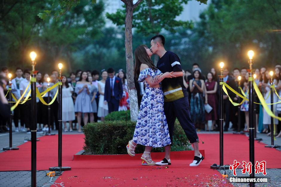 国内精品伊人久久久久AV影院 泛指多媒体娱乐平台