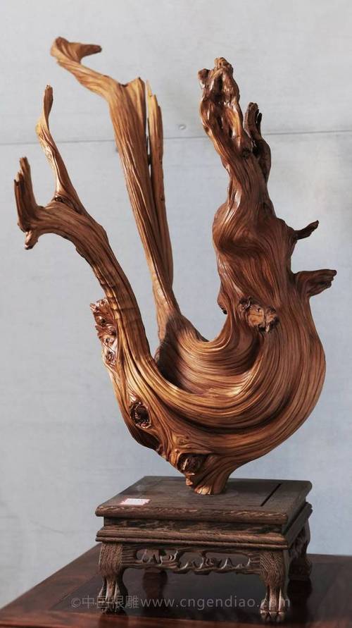 上流社会电影 《燃烧》：李沧东执导