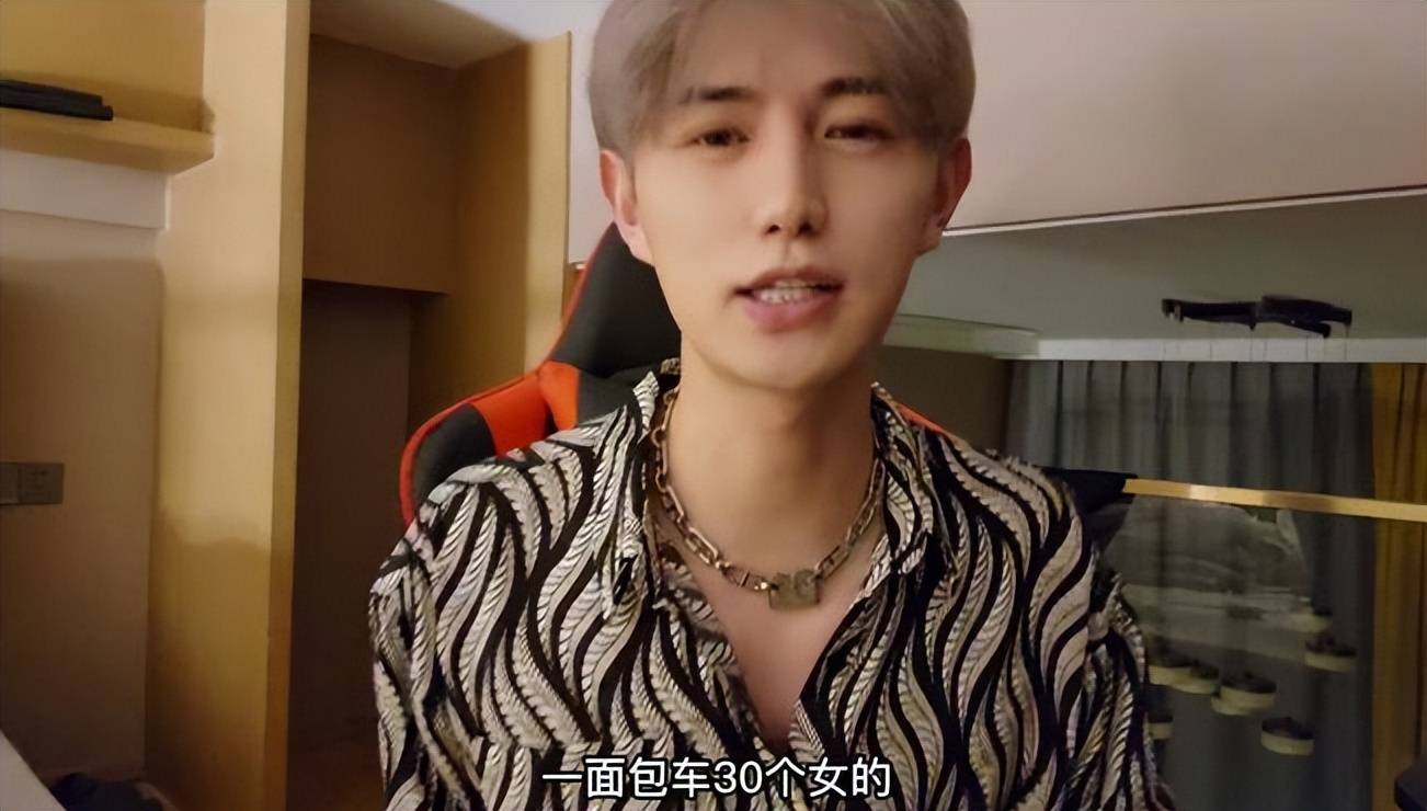 男同桌吸我奶动态图 男同奶动隐私要守护