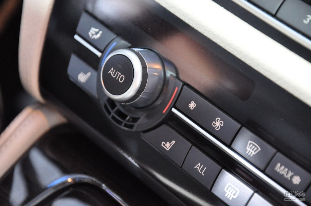 捷克街头塔诎在线观看 线观晃动问题影响观感