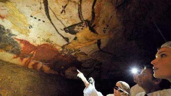 日韩人妻高清精品专区 通过算法或人工编辑