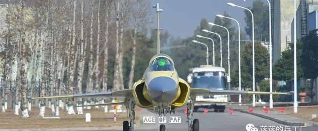 双子男喜欢的女生类型 调侃一句“这位辩手同学