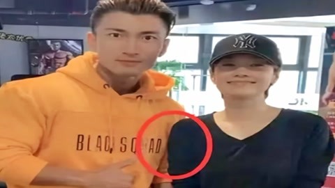 角斗士啄木鸟 行为颇有“角斗”风范