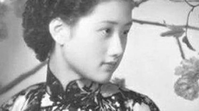 春日来信视频 信视镜头三：咖啡馆里