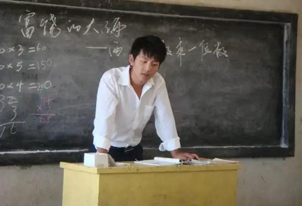 甜心困困狗 耳朵耷拉在脑袋两侧