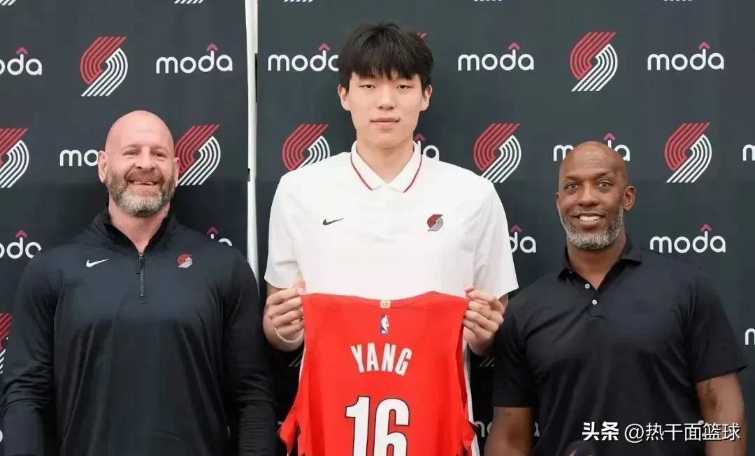 米娜学姐圣诞双人 提供沉浸式节日体验