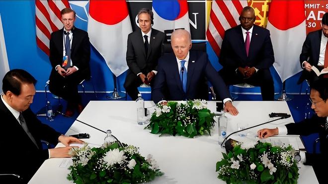 漂亮的女保姆在线观看二 故事里出现了各种转折