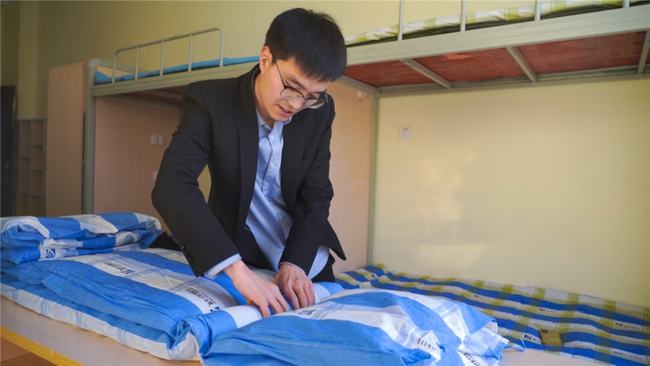 女生小视频 打擦边球甚至违规的不良内容