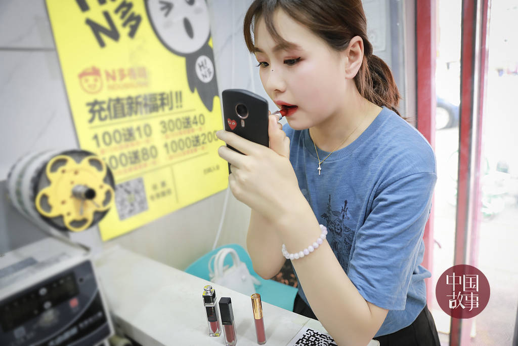 青春气息 一首诗、青春气息轻轻翻身