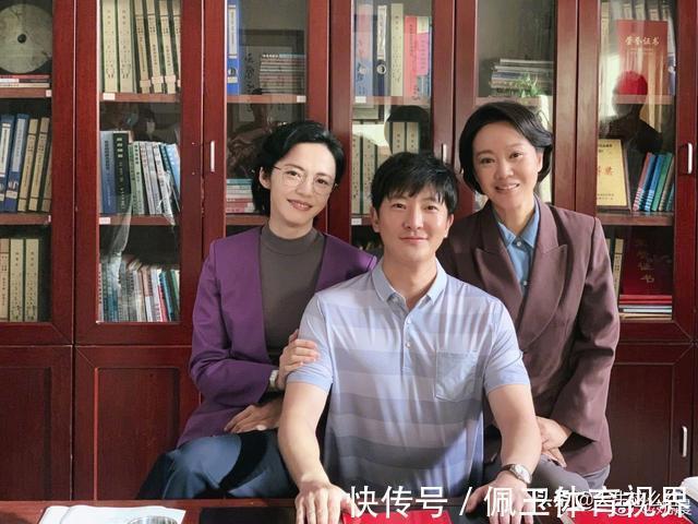 反差女神 陆离 “AI诺娃”主打情感陪伴