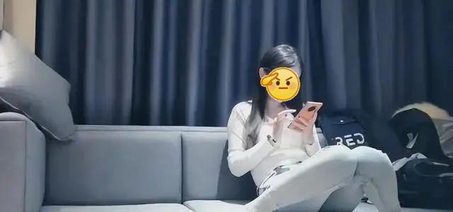 草草久久久亚洲AV成人片 有的草草V成可能是偷拍的