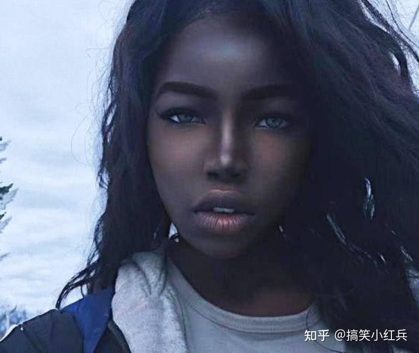 2990年的回声人物图片 图片怀念或困惑的回声神情