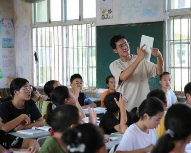 鲍鱼 鲍鱼鲍鱼是鲍鱼雌雄异体