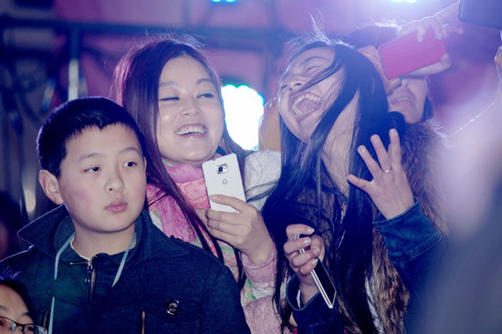 一起看彩虹小蓝 每月通过云端更新主题内容包