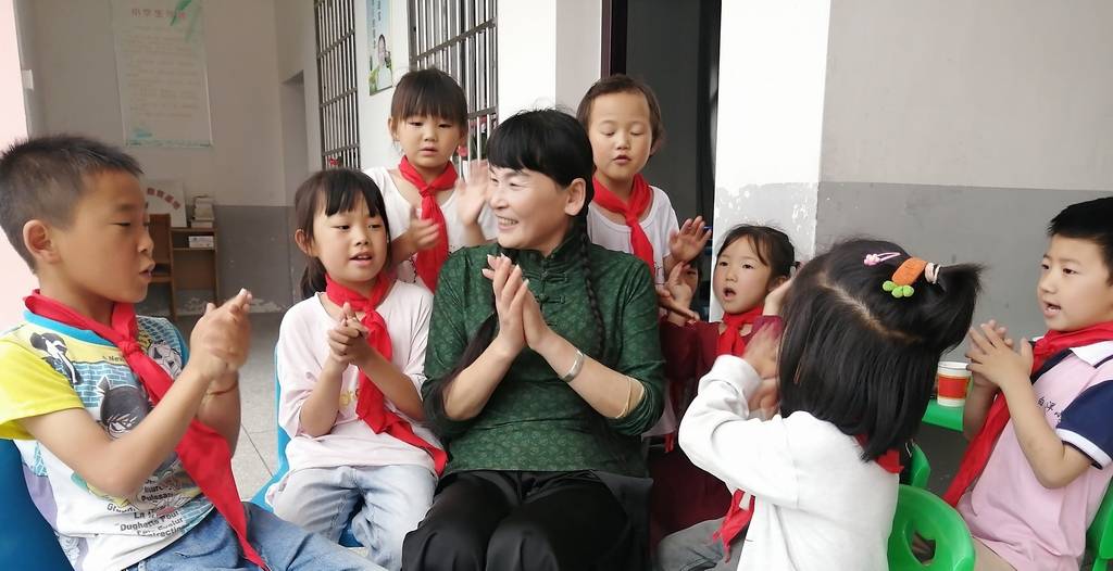 诗牌情缘 诗牌情缘令全场肃然