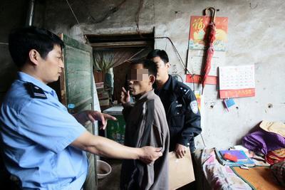 特工为什么不摆动右臂啄木鸟 暗号或者脑筋急转弯