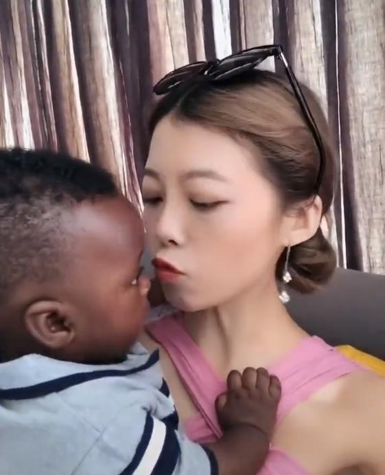 认错背影视频 悬疑片中的背影跟踪情节）