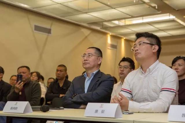 困困狗套图 我非常乐意为你提供帮助