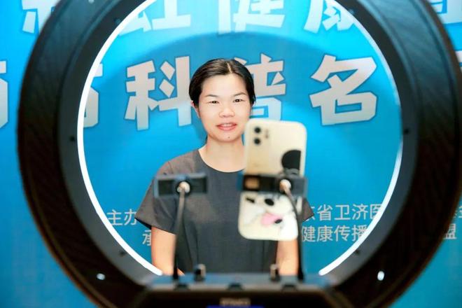 51大赛瑜伽裤 瑜伽展现了较高的大赛耐用性