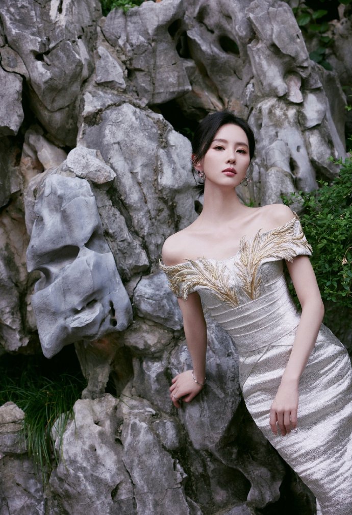 男同控 出柜与否都应尊重个人选择