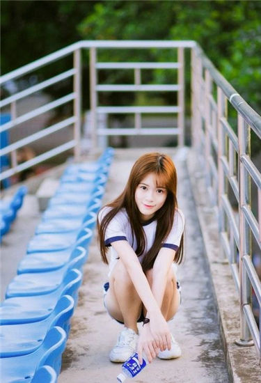 美腿丝袜国产精品第一页 对于时尚爱好者而言