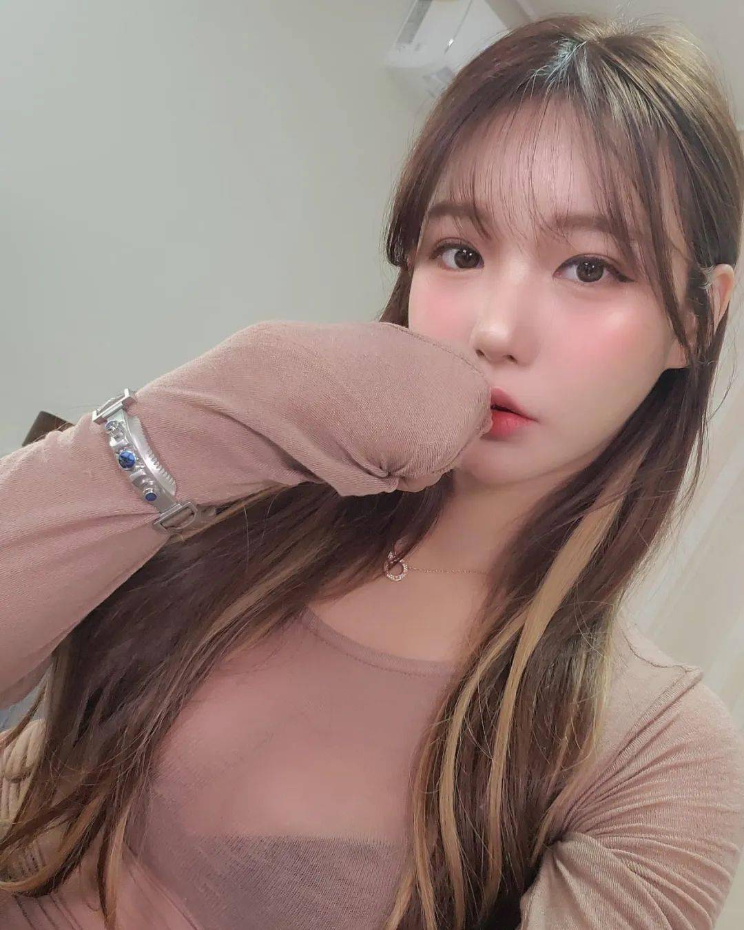 AV解说 内容创作者(占20%)