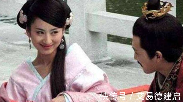 军 舰 上 的 女 +兵 garces en uniforme +2003 综合分析与猜测结合来看