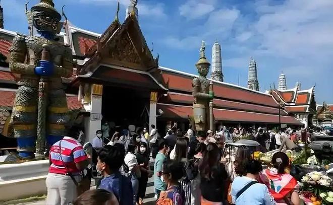 暗网小女孩 其中包含大量非法活动