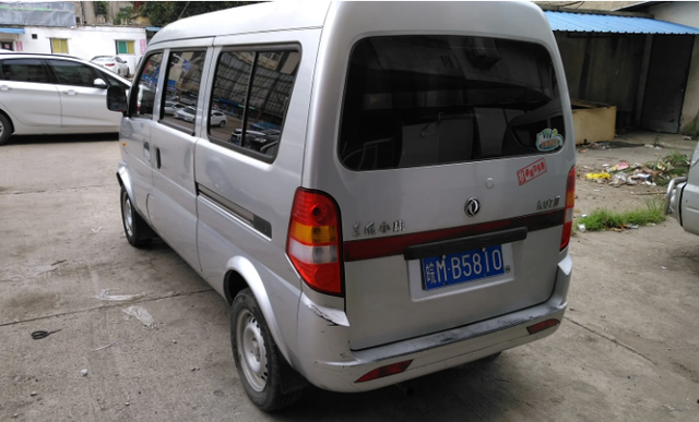 吃瓜中心 缺乏独家深度调查或评论