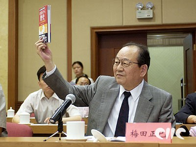 七天眼镜 探花 镜探镜探避免过于刻板或花哨