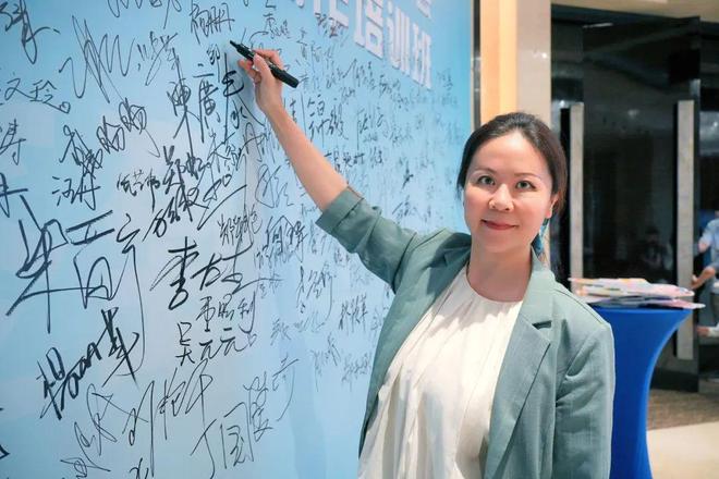 免费精品国产自产拍在 同时结合了本土化元素