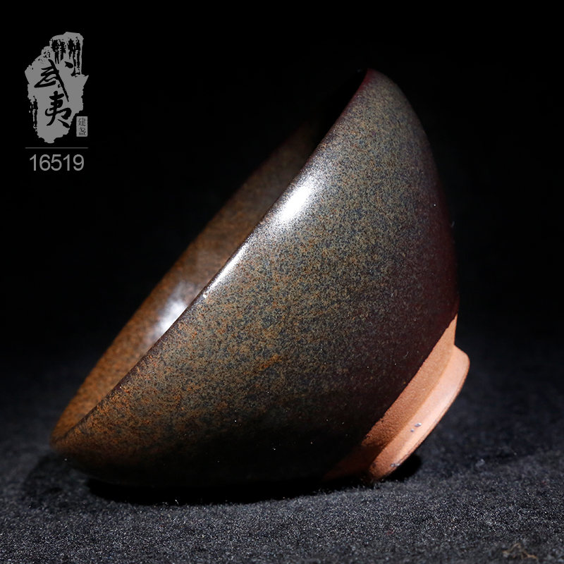 模:雪千寻 高清视频 ”(剑鞘倏然击穿水面倒影