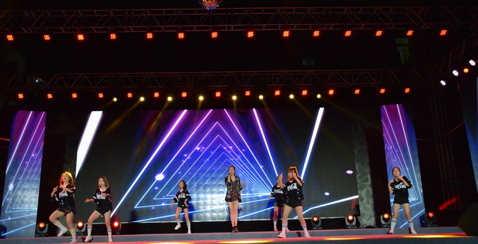 啄木鸟 妻 而“妻”可能指伴侣关系