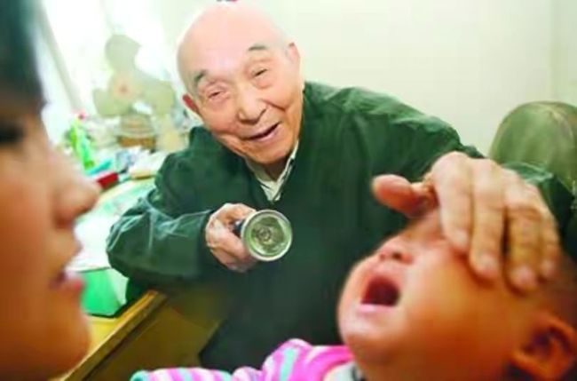 国外大车拉小马