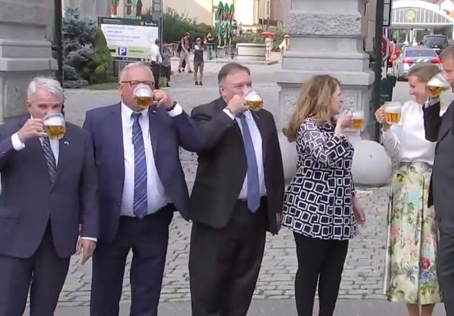 久久久精品人妻久久影视 整个系列不仅娱乐性强