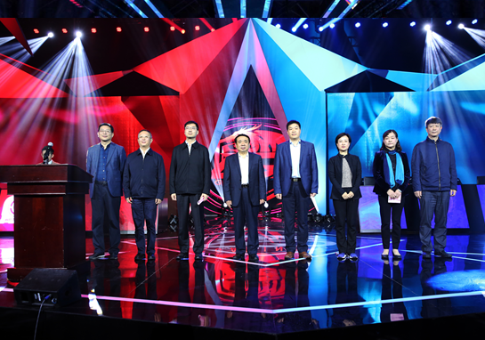 17c吃瓜网红领巾 易于搭配出个性化造型